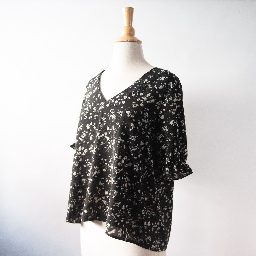 Bohme Floral Short Peasant Sleeve V-Neck Top